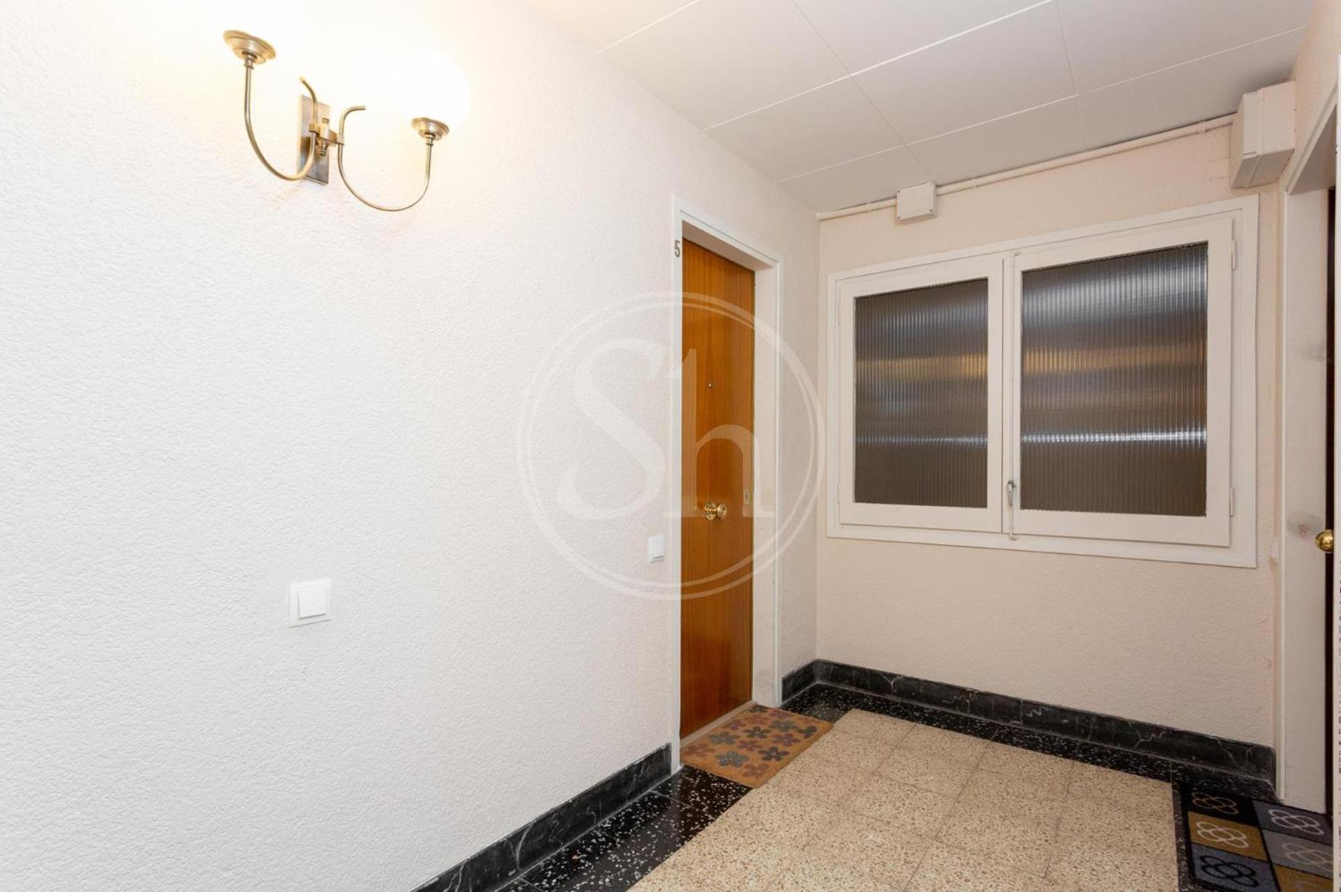Familiar Junto A Hospital Clinic Apartment