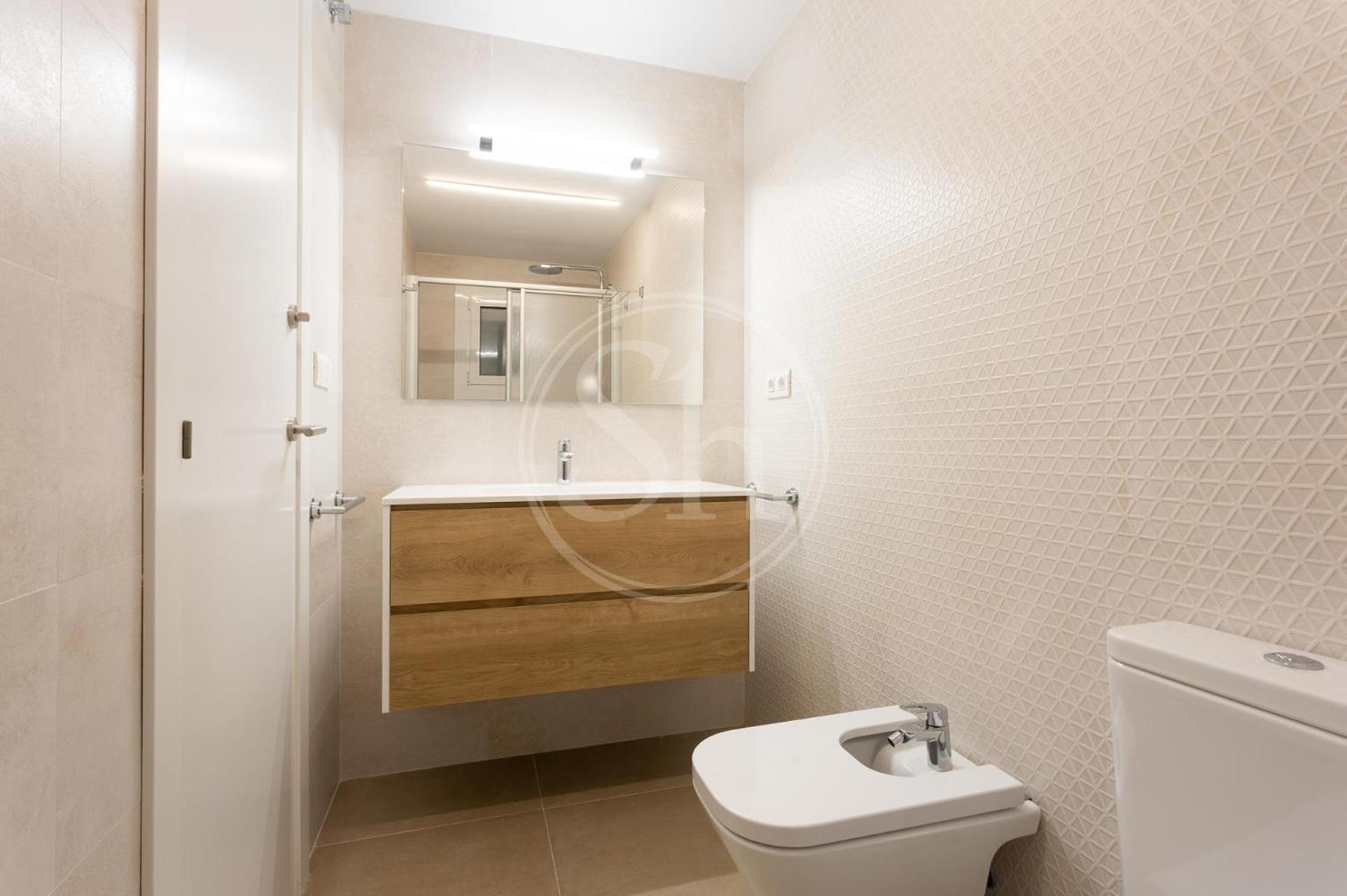 Apartment Familiar Junto A Hospital Clinic *